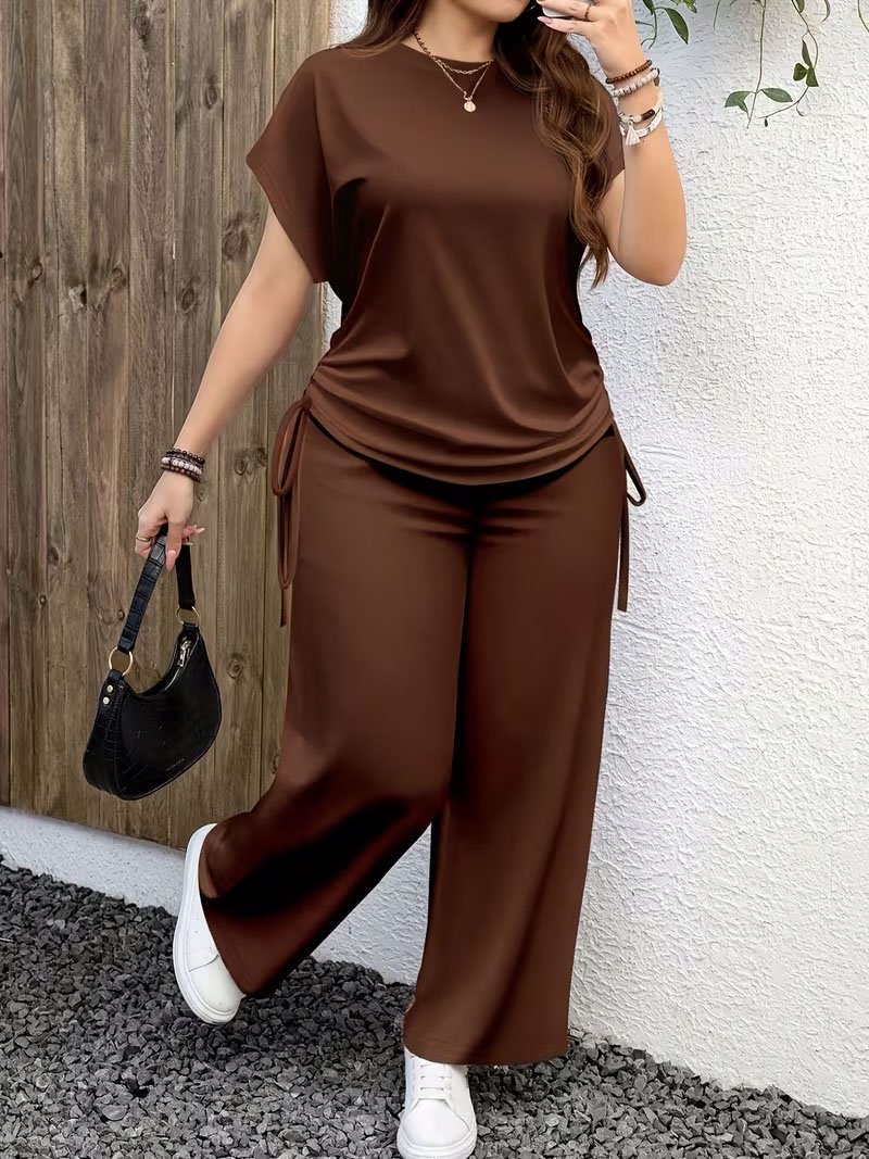 طقم نسائي بني أنيق من قطعتين بقصة واسعة ومريحة